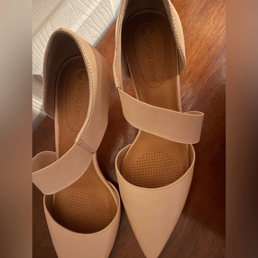 Corso Como Denise Strappy Pumps Tan kitten heel Leather  (2 1/2”)
Size 8.5 
EUC - Picture 3 of 9